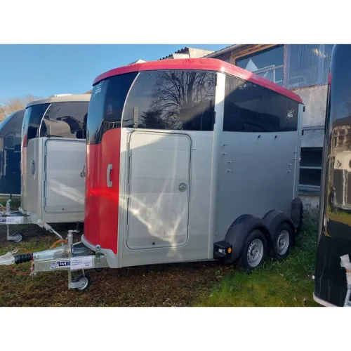 Tarif pour la location de voiture pour un week-end avec option de restitution dans une agence différente sans frais supplémentaires à Puget-sur-Argens 83480 dans le Var